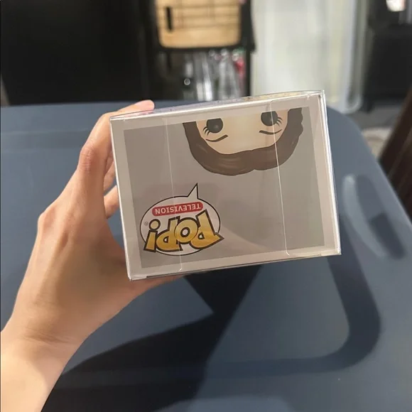 Funko Pop! Gilmore Girls Figure with Brown Hair and Purple Top - Picture 4 of 4